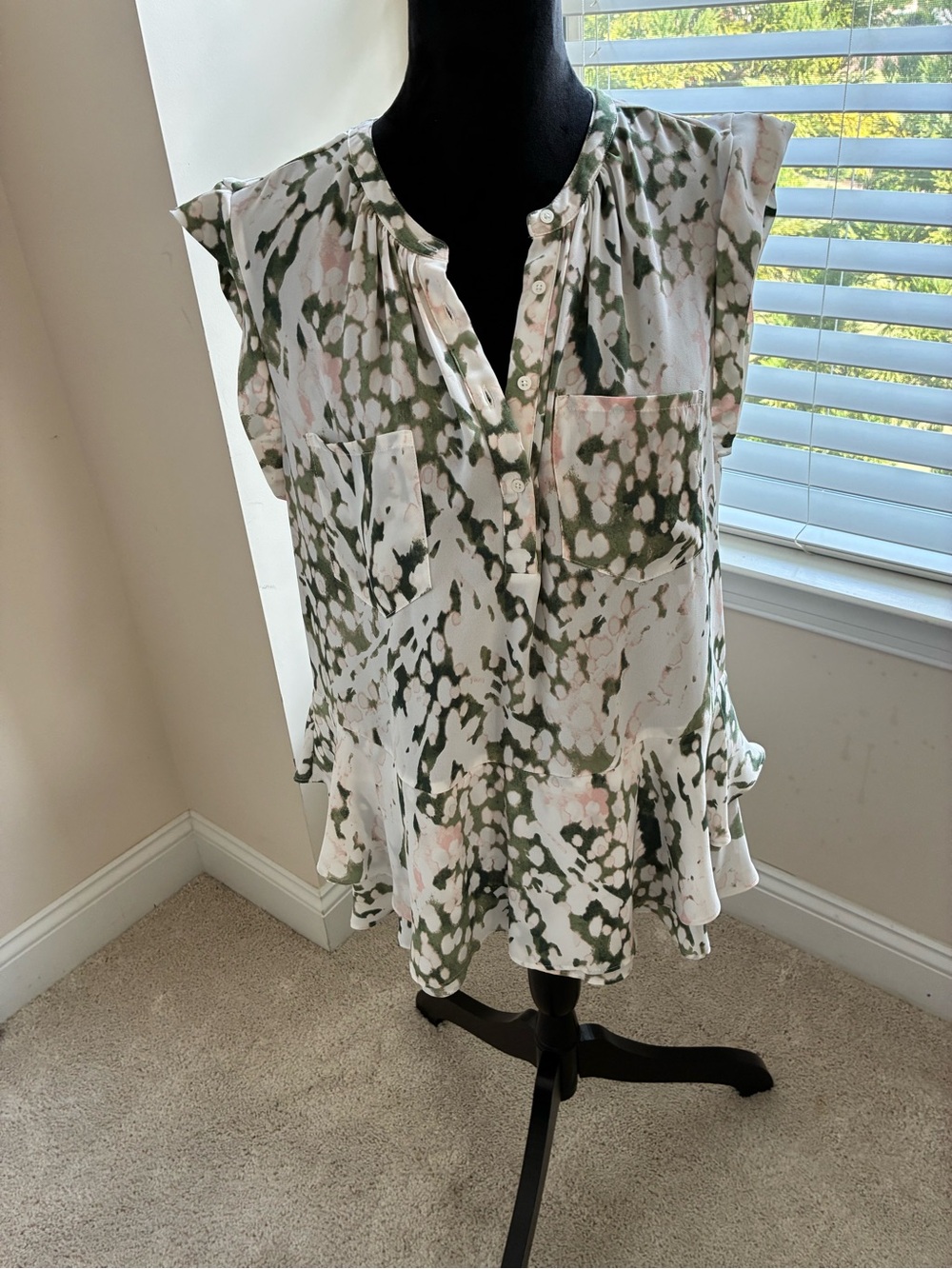 Floral Print Ruffle Hem Sleeveless Top - White & Olive